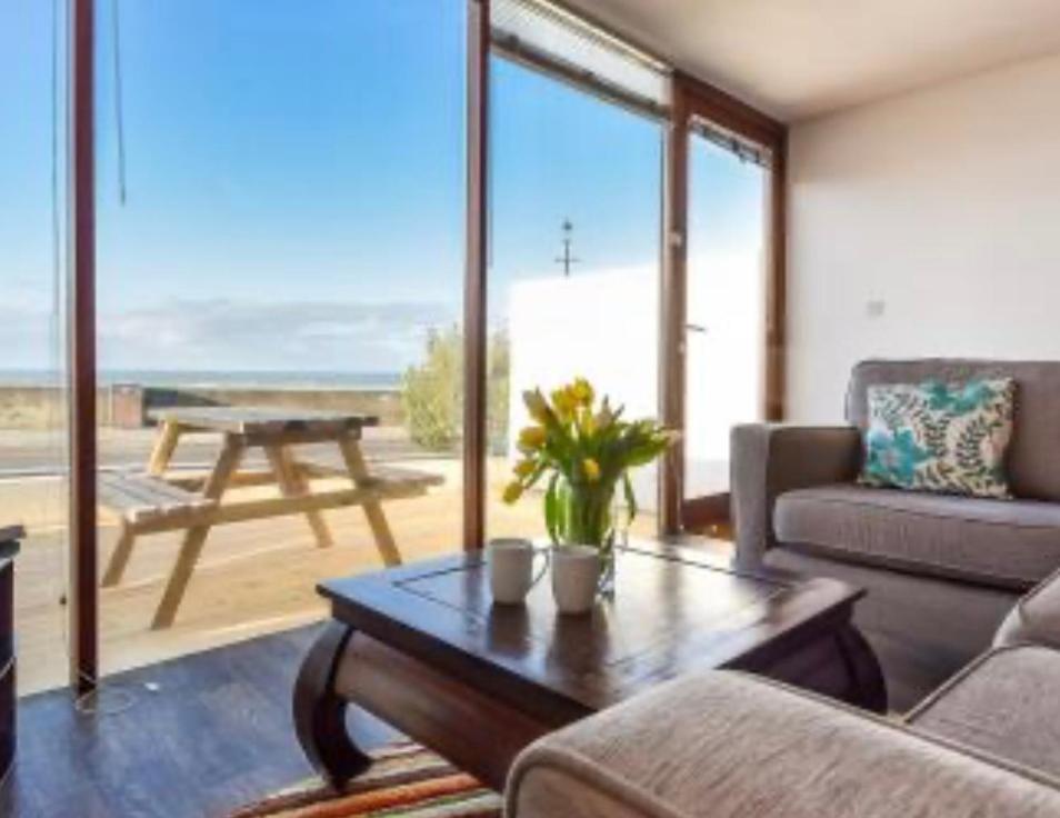 Apartamento Westward Ho! Beachfront Luxury For 2
